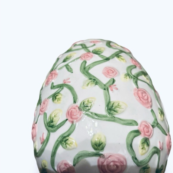 Style-Eyes 8” Ceramic Egg With Pink Flowers By Baum Bros Vintage - Picture 3 of 6